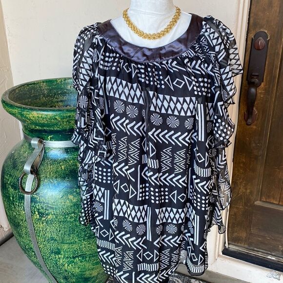 Flowing size 2X lined top - Picture 1 of 5